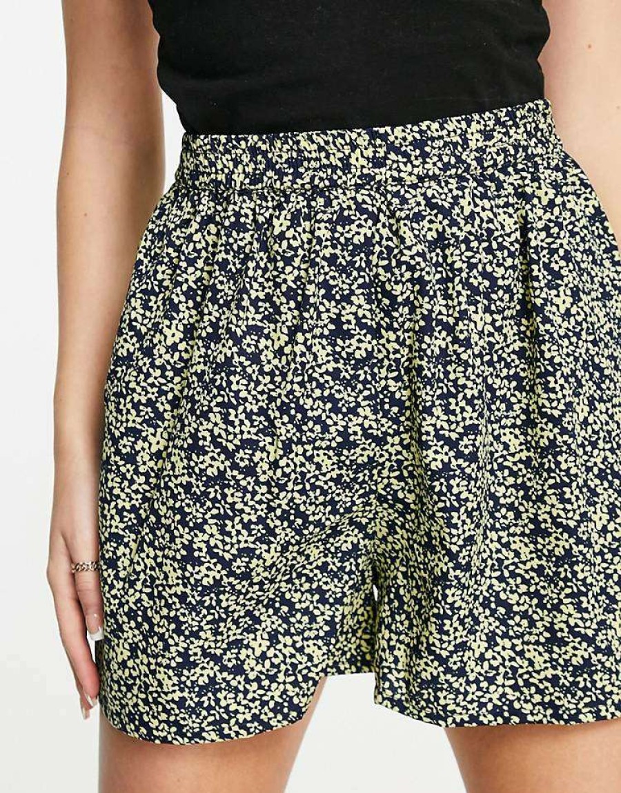 Shorts * | Wednesday'S Girl Boxy Shorts In Yellow Navy Floral Co-Ord For Women Navy And Yellow