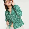 Tops * | Wednesday'S Girl Curve Ruched Front 90S Jersey Shirt In Floral For Women Green Ditsy